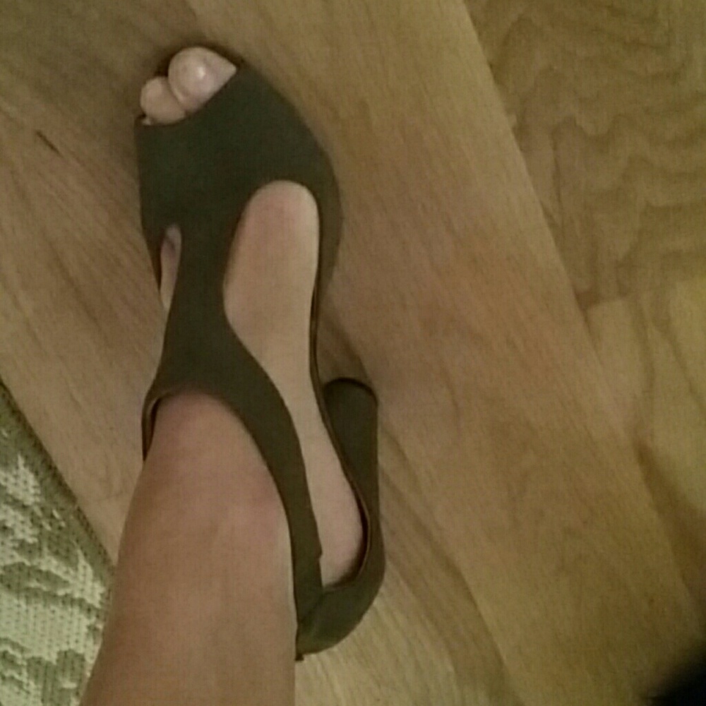 Shoes - Picture 4 of 7